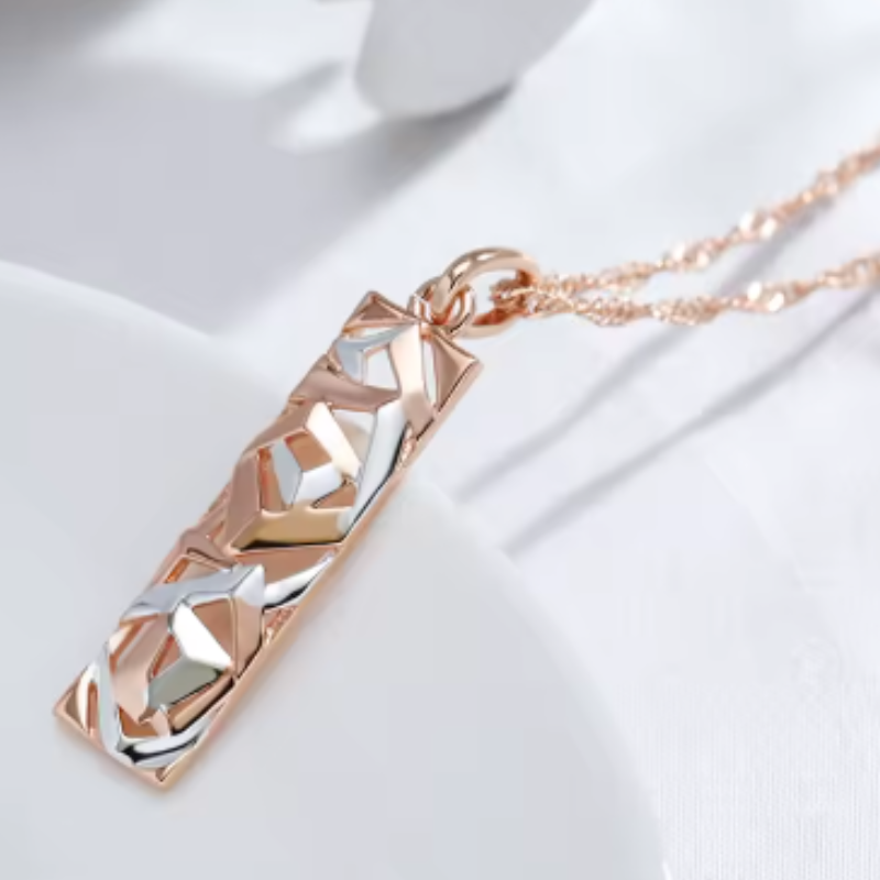 Elegant Golden Pendant Necklace – Laiko Išbandyta Prabanga
