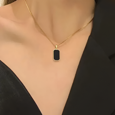 NOIR Grandinys Juoda – Subtili Elegancija ir Minimalizmas
