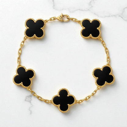 Black Clover Elegance Apyrankė – Laimė & Laiko Išbandyta Klasika