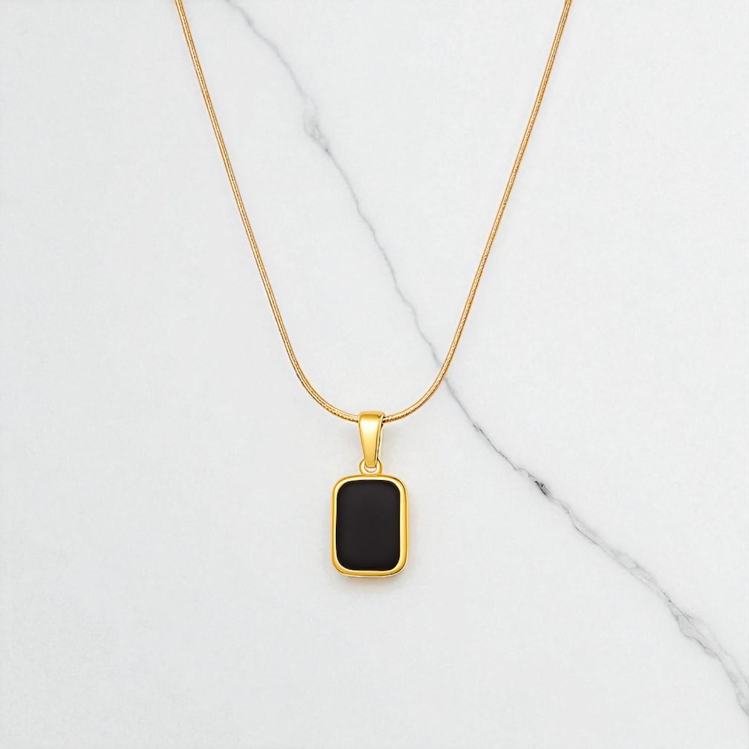 NOIR Grandinys Juoda – Subtili Elegancija ir Minimalizmas