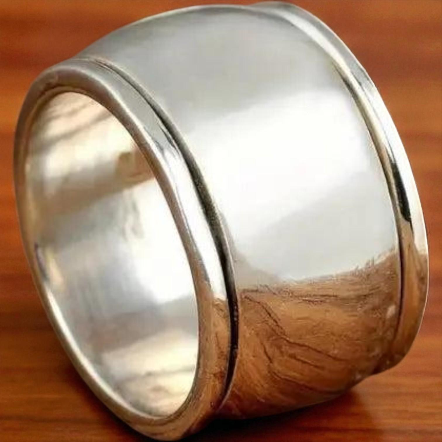 Klasikinis Platus Sidabrinis Žiedas – Laikui Nepavaldi Elegancija