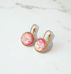 Aurora Opal Auskarai – Laikinas Spindesys ir Elegancija