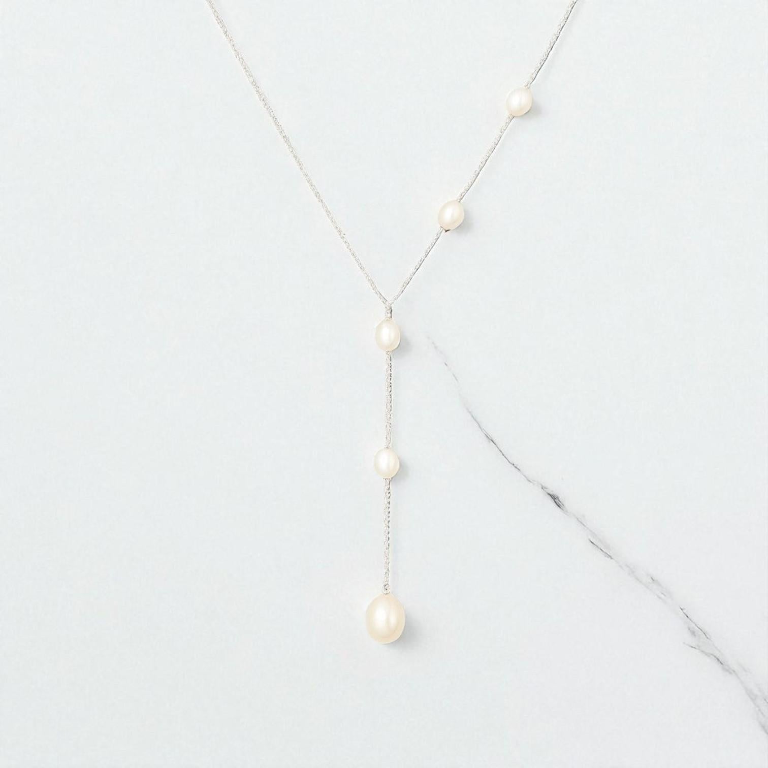 Delicate Pearl Choker – Grynas Paprastumas ir Laiko Nepavaldus Elegantiškumas