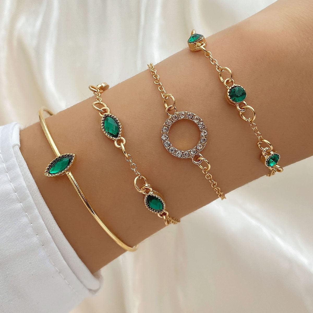 Emerald Elegance – 4 dalių apyrankių rinkinys
