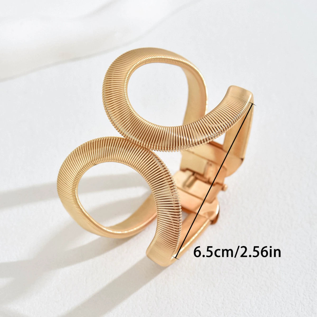 Infinity Auksinė Statement Apyrankė – Elegantiška ir Unikali