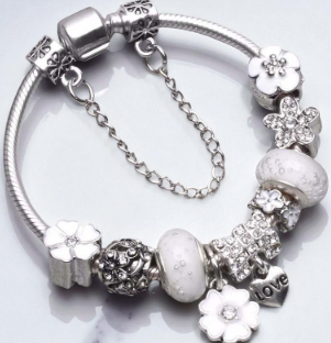 BloomCharm Apyrankė – Elegantiška ir žavinga